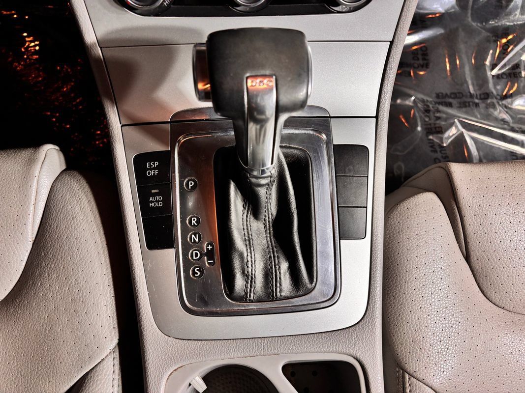 Used 2010 Volkswagen Passat Komfort FWD image 15