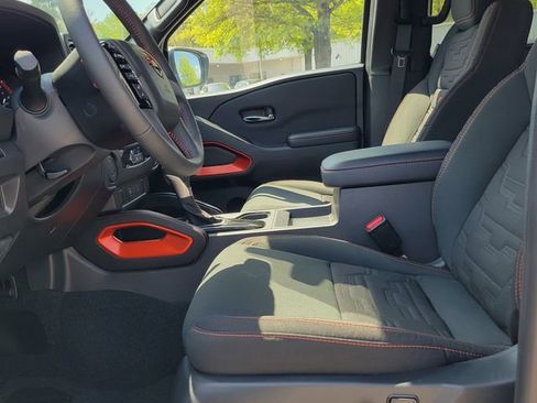 Used 2025 Nissan Frontier Pro-X image 7