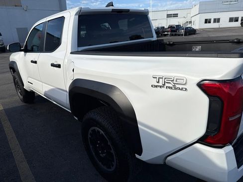 Used 2025 Toyota Tacoma TRD Off-Road AWD/4WD image 10