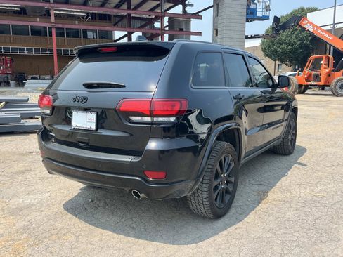 Used 2021 Jeep Grand Cherokee Laredo X AWD/4WD image 7
