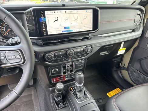 New 2026 Jeep Wrangler Unlimited Rubicon AWD/4WD image 25