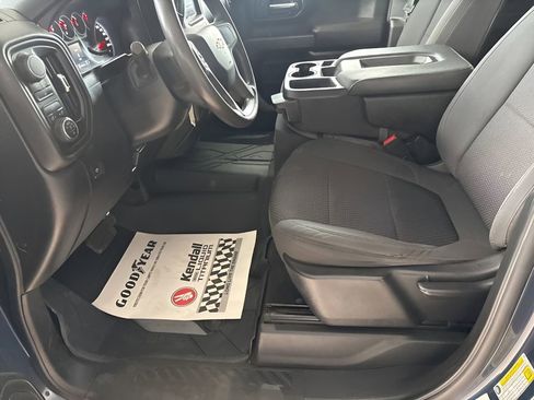 Used 2020 Chevrolet Silverado 2500 Custom w/ Custom Value Package image 9