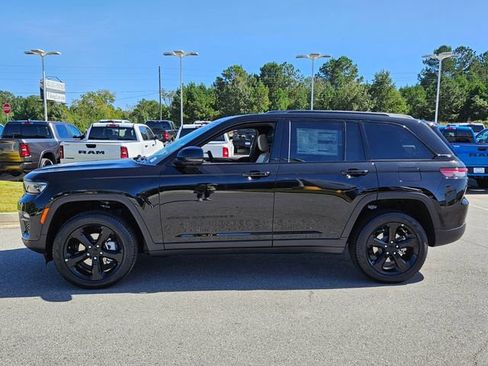 New 2025 Jeep Grand Cherokee Limited w/ Luxury Tech Group II RWD image 5