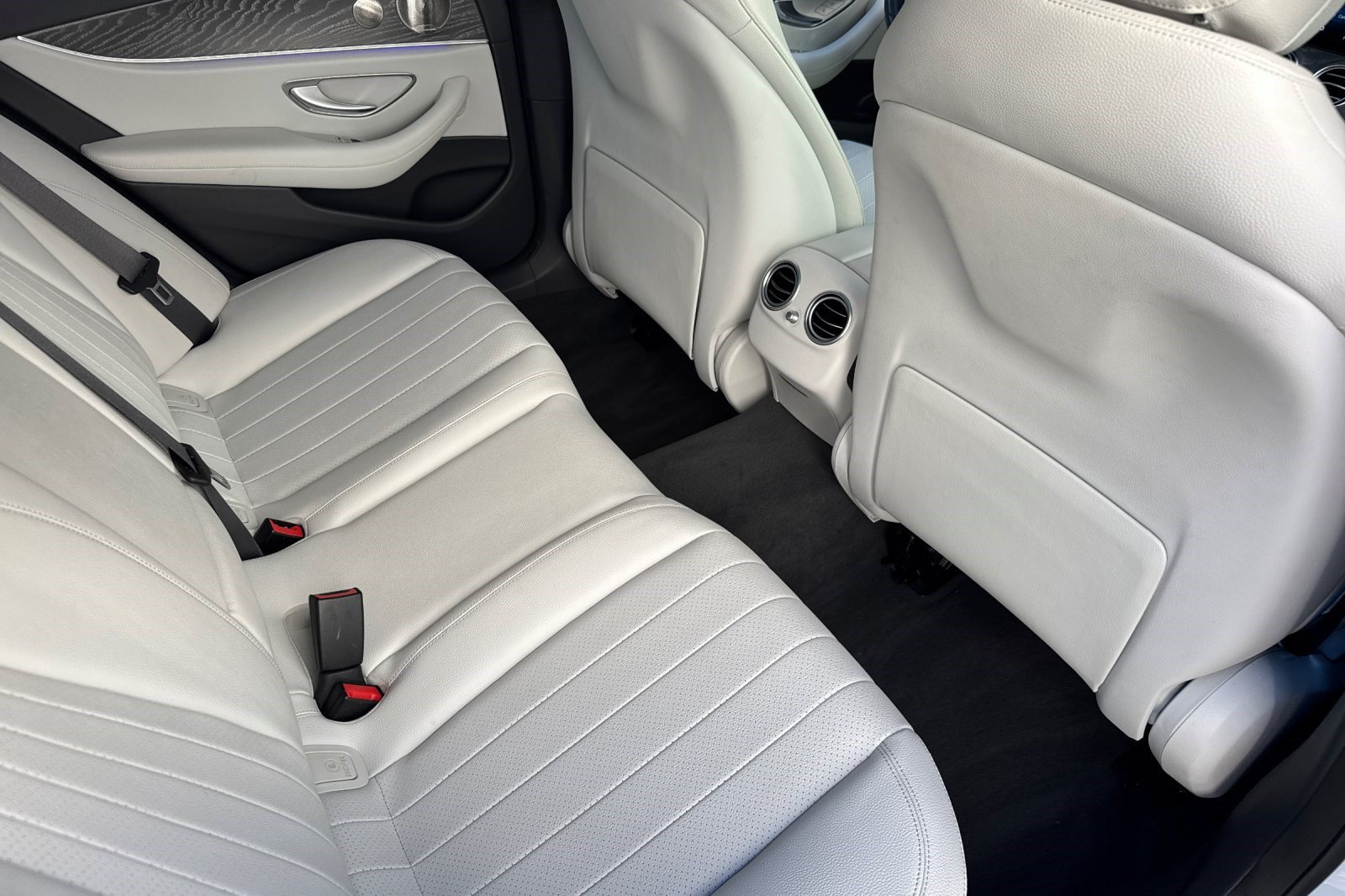 Used 2022 Mercedes-Benz E 350 Sedan image 32