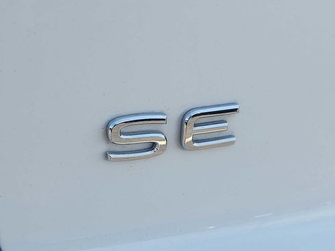 Used 2024 Volkswagen Atlas Cross Sport SE AWD/4WD image 27