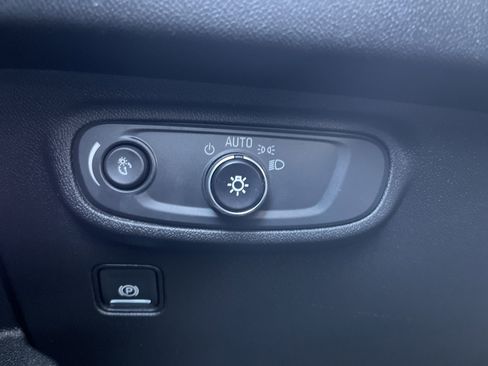 Used 2021 GMC Terrain SLE w/ Driver Convenience Package image 21