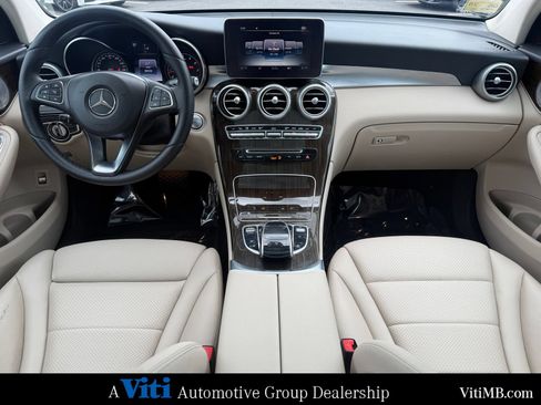 Used 2017 Mercedes-Benz GLC 300 4MATIC image 2