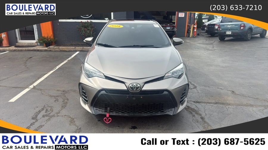 Used 2018 Toyota Corolla SE w/ SE Premium Package FWD image 2