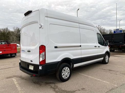 Used 2022 Ford E-Transit 148 High Roof image 3