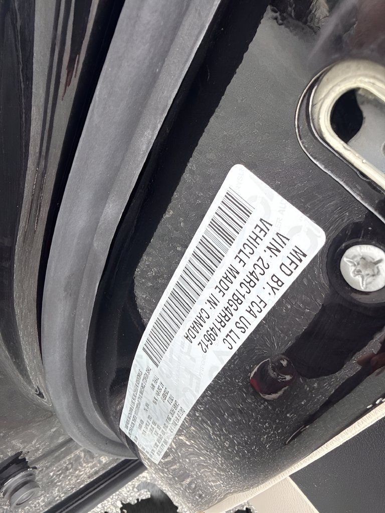 Used 2024 Chrysler Pacifica Touring-L FWD image 30