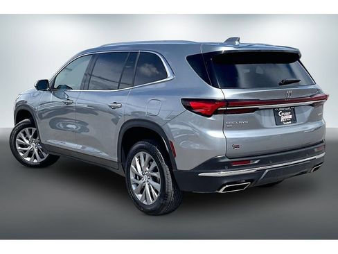 Used 2025 Buick Enclave Preferred AWD/4WD image 4