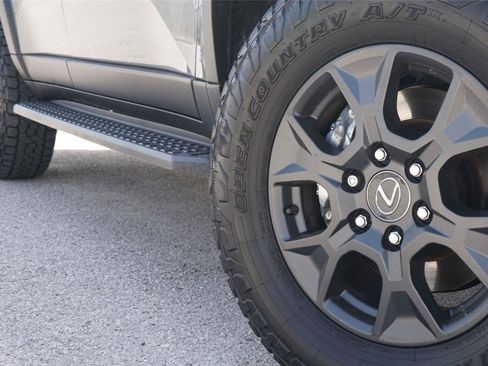 Used 2024 Lexus GX 550 AWD/4WD image 2