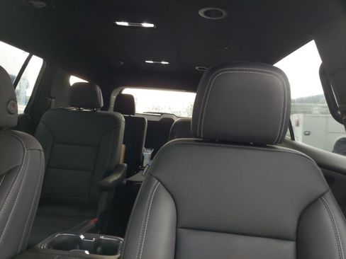 Used 2026 Chevrolet Traverse LT w/ Midnight/Sport Edition FWD image 5