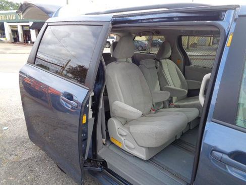 Used 2014 Toyota Sienna LE image 15