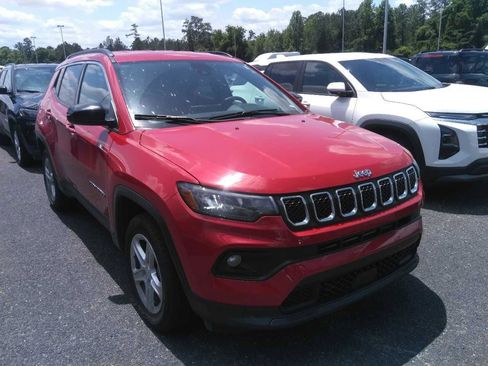 Used 2024 Jeep Compass Latitude AWD/4WD image 1