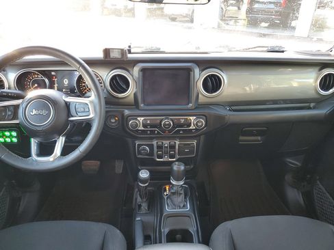 Used 2023 Jeep Gladiator Overland AWD/4WD image 13