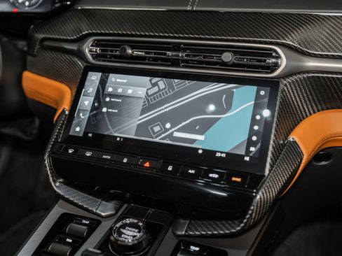 Used 2025 Aston Martin Vanquish Coupe image 23