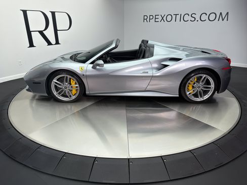 Used 2017 Ferrari 488 Spider RWD image 13