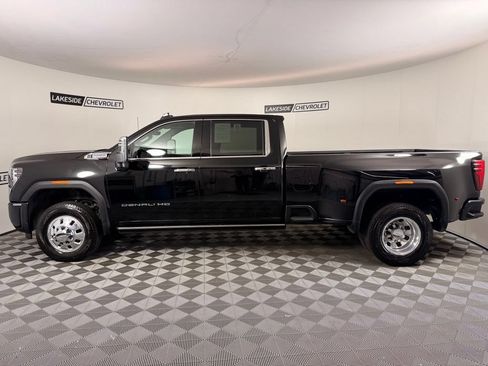 Used 2025 GMC Sierra 3500 Denali w/ Technology Package AWD/4WD image 3