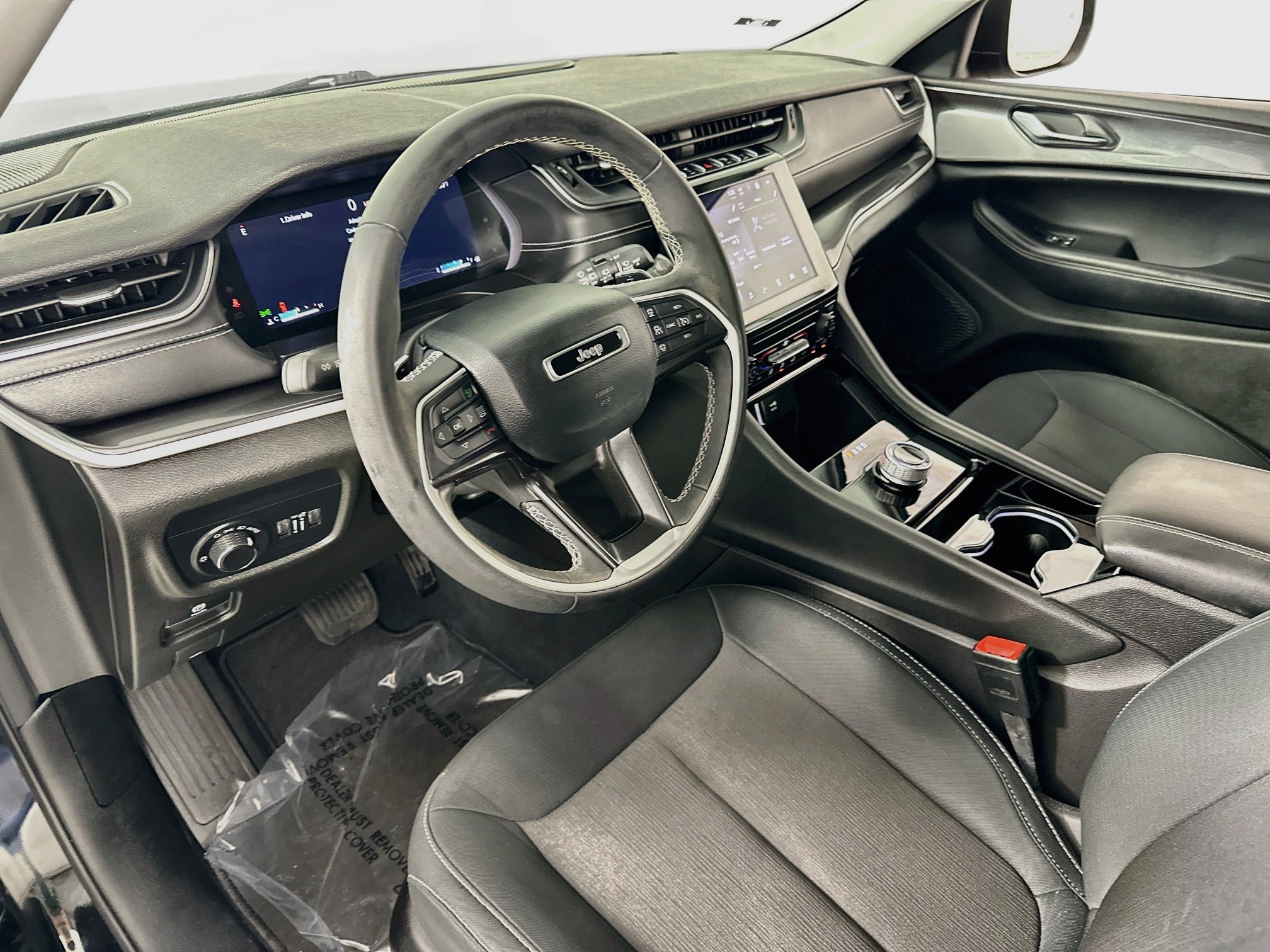 Used 2023 Jeep Grand Cherokee Laredo AWD/4WD image 9