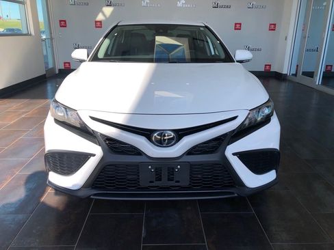 Used 2021 Toyota Camry SE w/ Cold Weather Package image 2