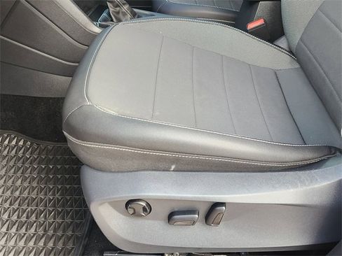 Used 2023 Volkswagen Taos SE image 23