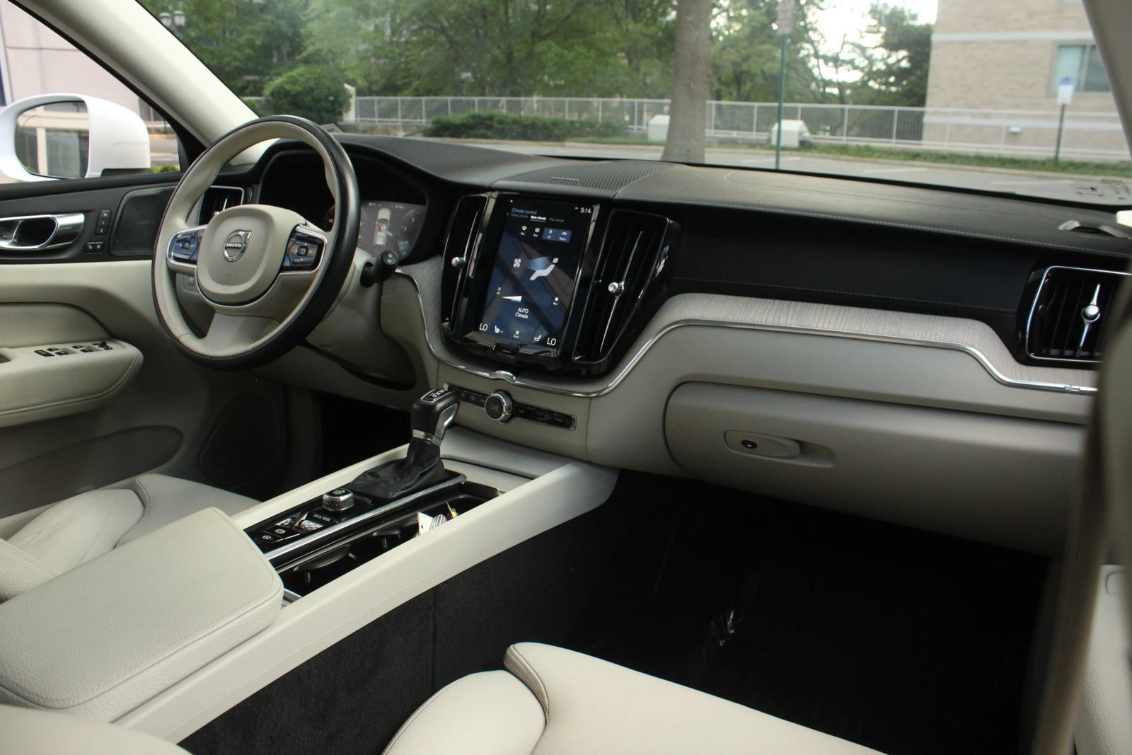 Used 2019 Volvo XC60 T5 Inscription w/ Protection Package Premier AWD/4WD image 26