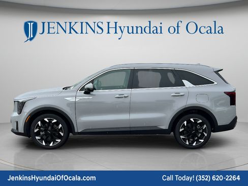 Used 2025 Kia Sorento EX w/ Panoramic Sunroof Package FWD image 6