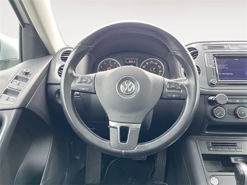 Used 2016 Volkswagen Tiguan SE image 12