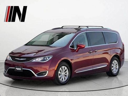 Used 2019 Chrysler Pacifica Touring-L FWD image 1