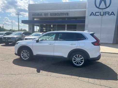 Used 2025 Honda CR-V EX image 5