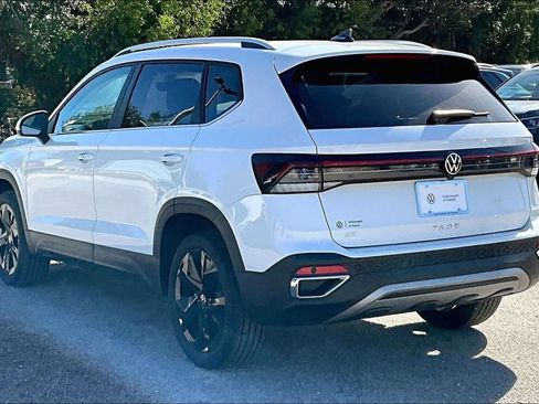 New 2026 Volkswagen Taos SE FWD image 7