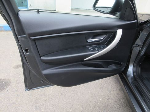 Used 2016 BMW 320i Sedan image 5