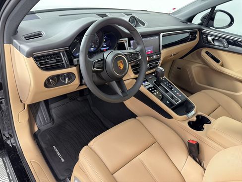 Used 2026 Porsche Macan AWD/4WD image 4