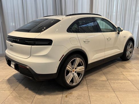 Certified 2025 Porsche Macan Electric image 9