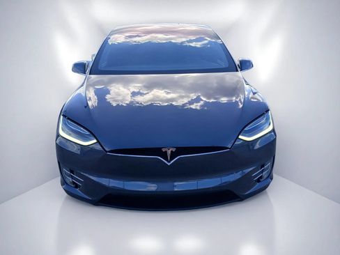 Used 2018 Tesla Model X 75D AWD/4WD image 3