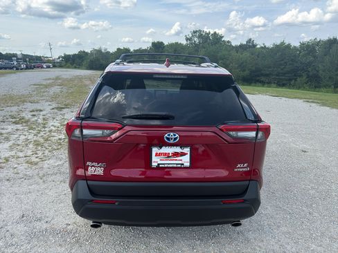 Used 2023 Toyota RAV4 XLE Premium AWD/4WD image 5