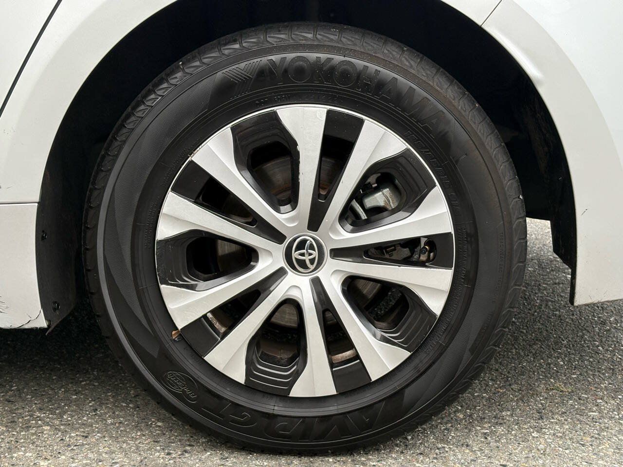 Used 2022 Toyota Corolla LE w/ Premium Interior Package FWD image 13
