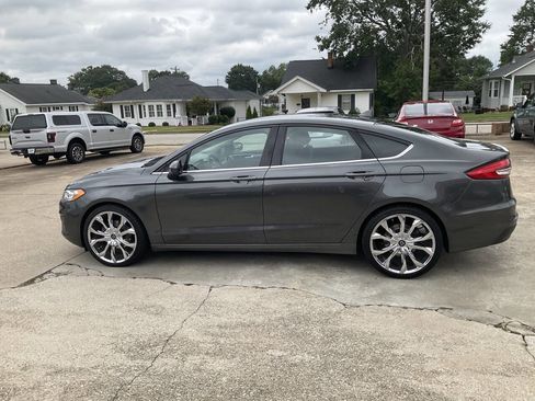 Used 2019 Ford Fusion SE image 6