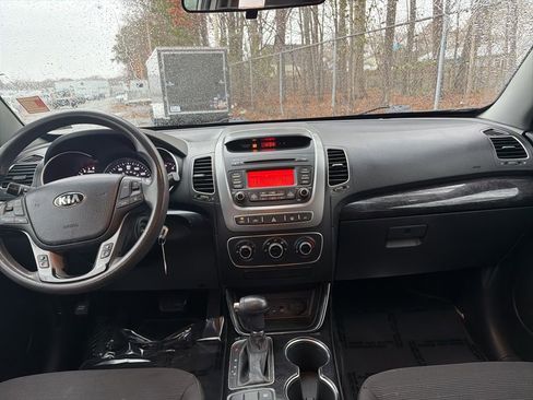 Used 2015 Kia Sorento LX image 9