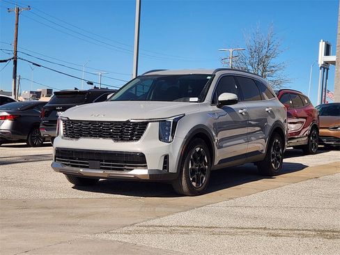 New 2025 Kia Sorento S image 2