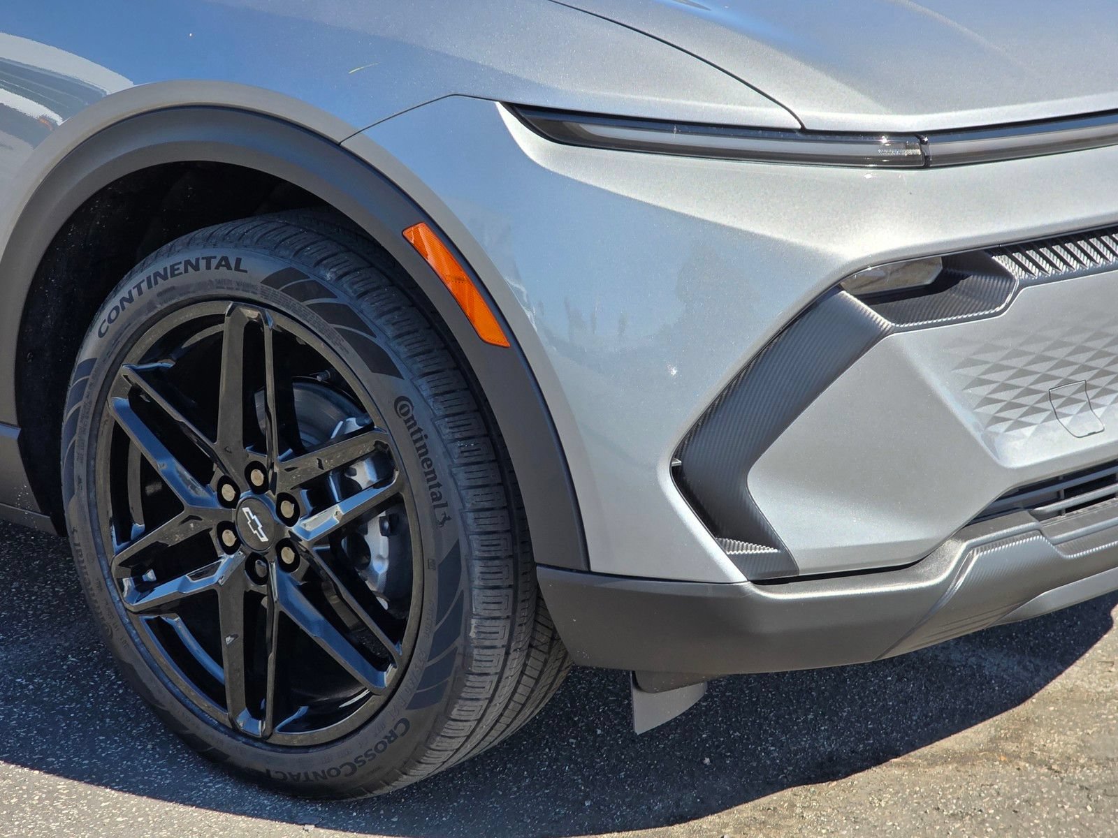 New 2026 Chevrolet Equinox EV LT w/ LPO, Blackout Package FWD image 10