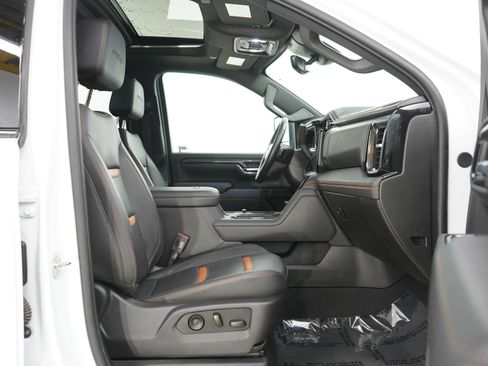 Used 2024 GMC Sierra 3500 AT4 w/ Technology Package AWD/4WD image 11