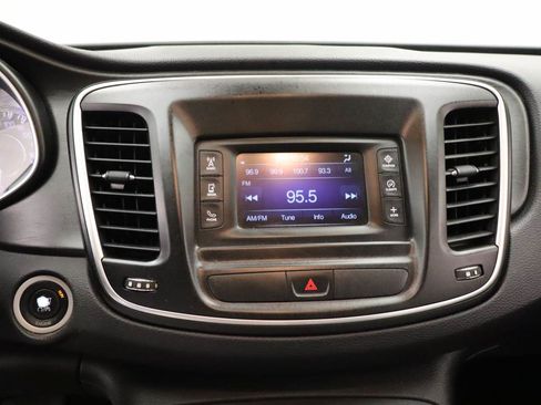 Used 2015 Chrysler 200 Limited FWD image 10
