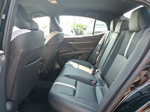 Used 2025 Toyota Camry SE w/ Convenience Package FWD image 10
