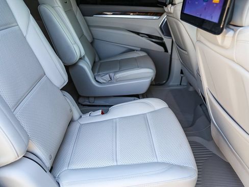 Used 2025 Cadillac Escalade ESV Sport Platinum w/ LPO, Floor Liner Package AWD/4WD image 17