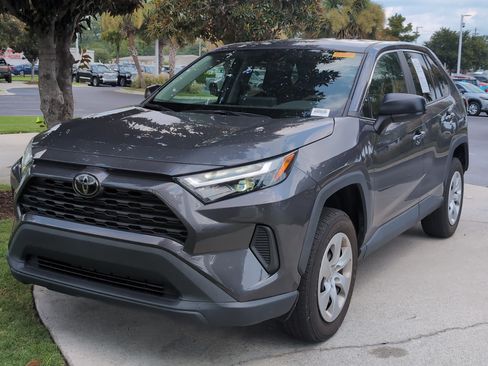 Used 2025 Toyota RAV4 LE FWD image 5