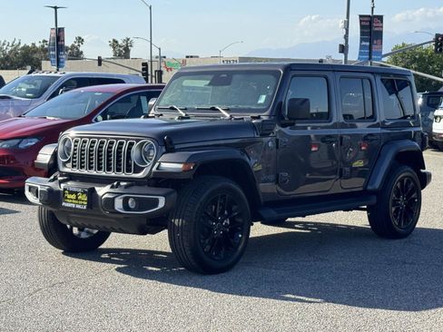 Certified 2025 Jeep Wrangler Unlimited Sahara AWD/4WD image 4