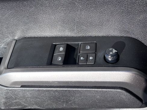 Used 2021 Toyota Tacoma SR5 AWD/4WD image 21