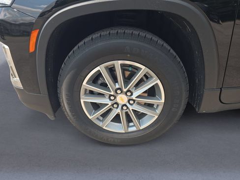 Used 2023 Chevrolet Traverse LT FWD image 11
